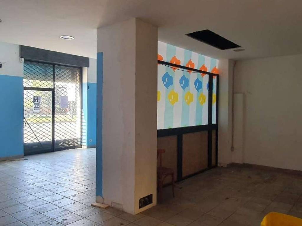 negozio in vendita a Torino in zona Vallette