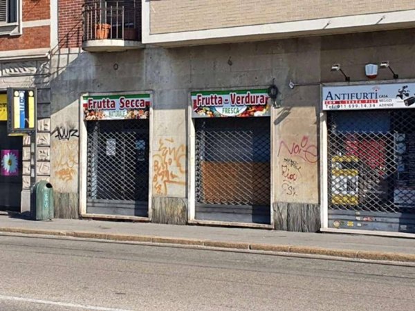 negozio in vendita a Torino in zona Vallette