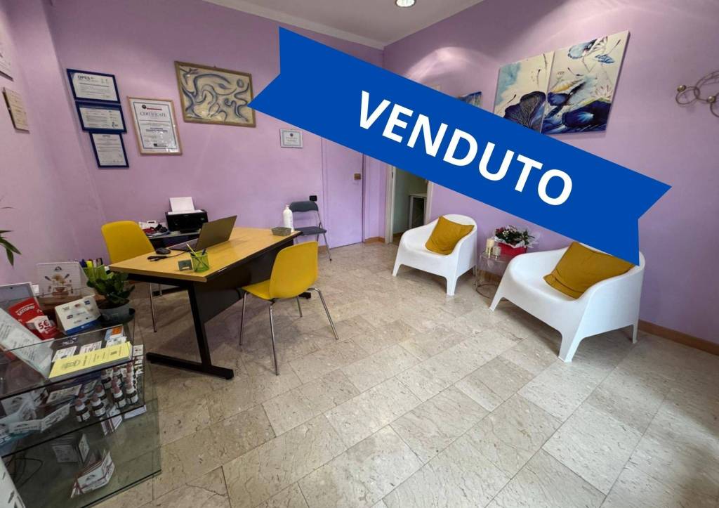 negozio in vendita a Torino in zona Mirafiori Sud
