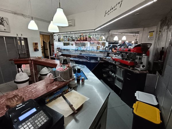 negozio in vendita a Torino in zona Barca