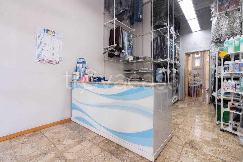 negozio in vendita a Torino in zona Pozzo Strada