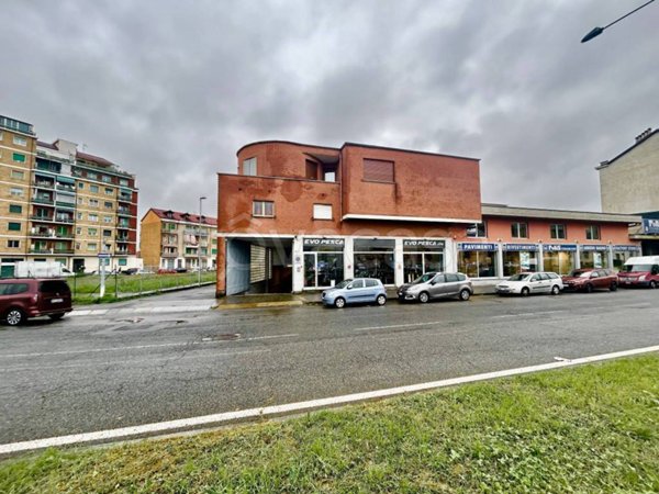 locale commerciale in vendita a Torino in zona Madonna di Campagna