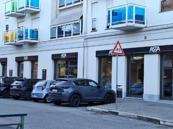 negozio in vendita a Torino in zona Mirafiori Nord