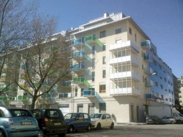 negozio in vendita a Torino in zona Lingotto