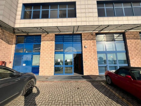 ufficio in vendita a Torino in zona Falchera