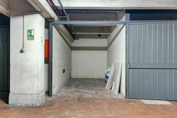 negozio in vendita a Torino in zona Mirafiori Sud