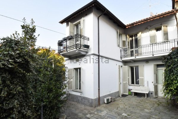 casa indipendente in vendita a Torino in zona Madonna del Pilone