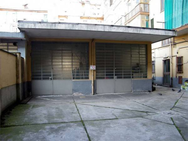 locale commerciale in vendita a Torino in zona Barriera di Milano