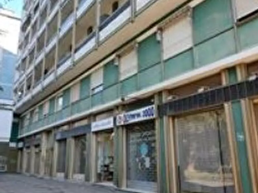 negozio in vendita a Torino in zona Mirafiori Nord