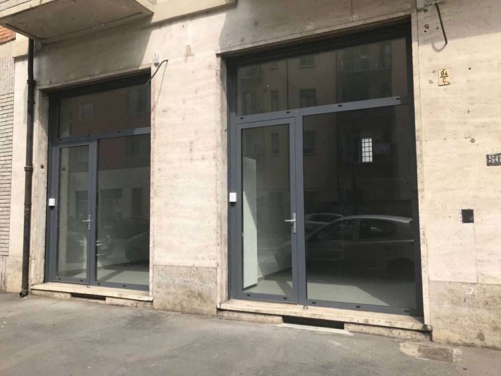 negozio in vendita a Torino in zona Rebaudengo