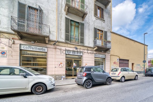 negozio in vendita a Torino in zona Borgata Vittoria