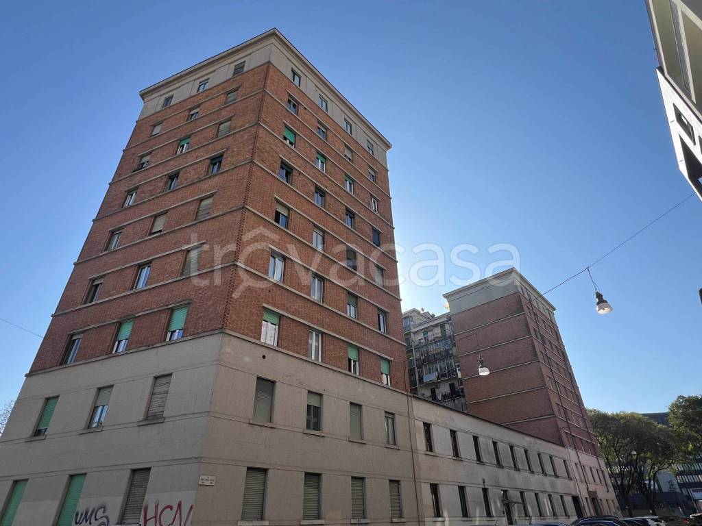 locale di sgombero in vendita a Torino in zona Cenisia