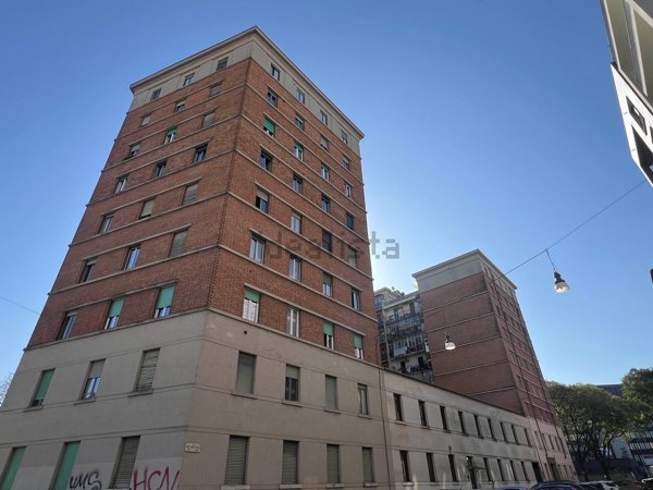 locale di sgombero in vendita a Torino in zona Cenisia