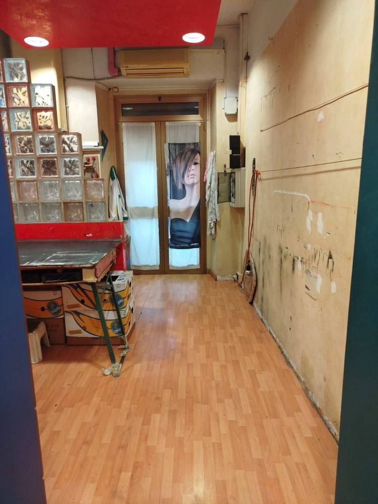 locale commerciale in vendita a Torino in zona Cit Turin