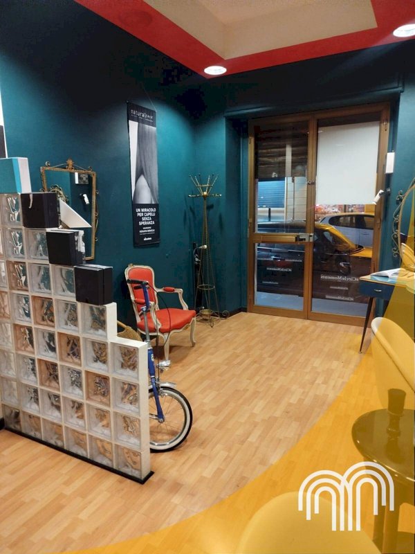 locale commerciale in vendita a Torino in zona Borgo San Paolo