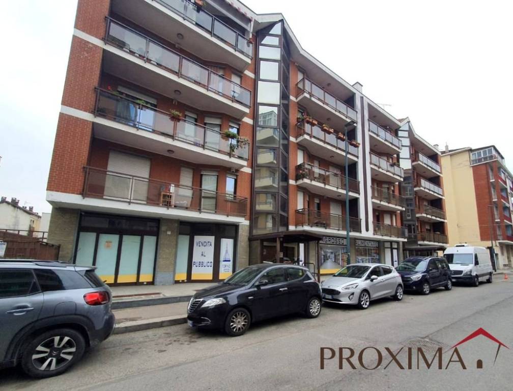 negozio in vendita a Torino in zona Borgata Vittoria
