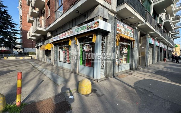 negozio in vendita a Torino in zona Regio Parco