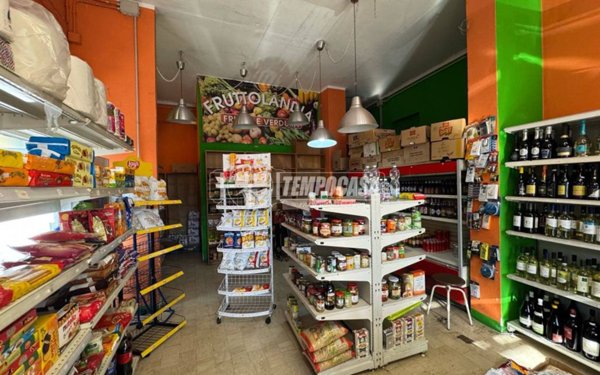 negozio in vendita a Torino in zona Rebaudengo