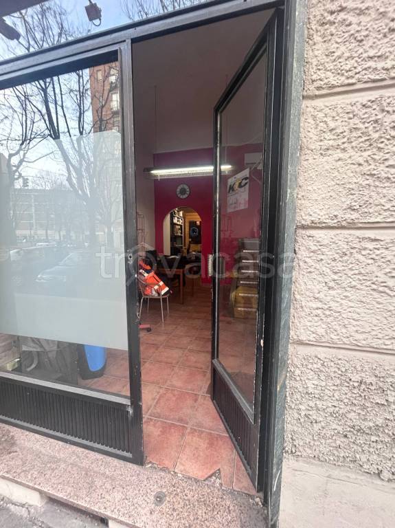 locale commerciale in vendita a Torino in zona Madonna di Campagna