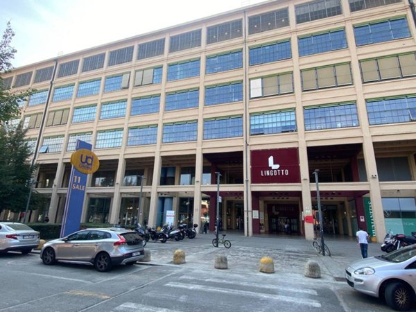 negozio in vendita a Torino in zona Lingotto