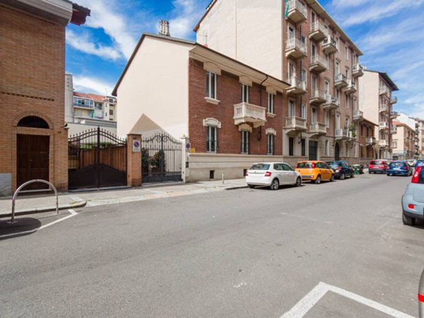 casa indipendente in vendita a Torino in zona Pozzo Strada
