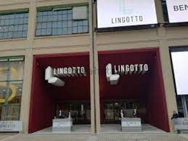 negozio in affitto a Torino in zona Lingotto