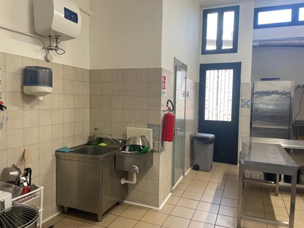 negozio in vendita a Torino in zona Campidoglio