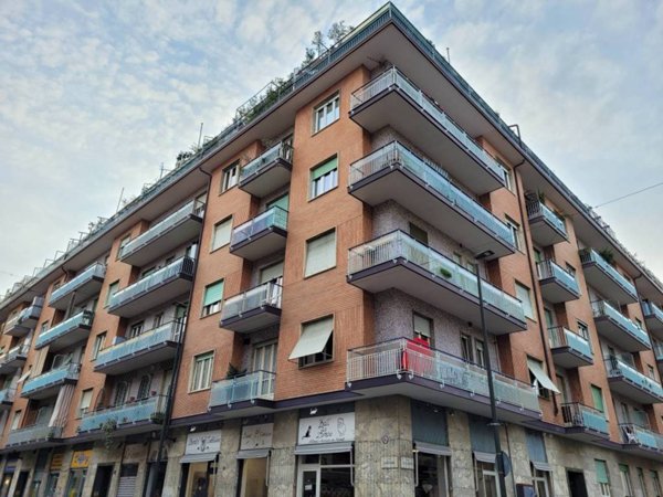 negozio in vendita a Torino in zona Parella