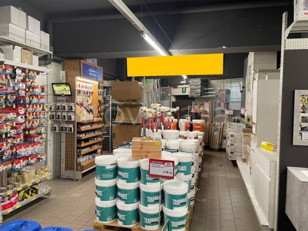 negozio in vendita a Torino in zona Mirafiori Nord