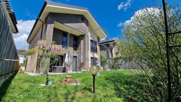 casa indipendente in vendita a Torino in zona Madonna del Pilone
