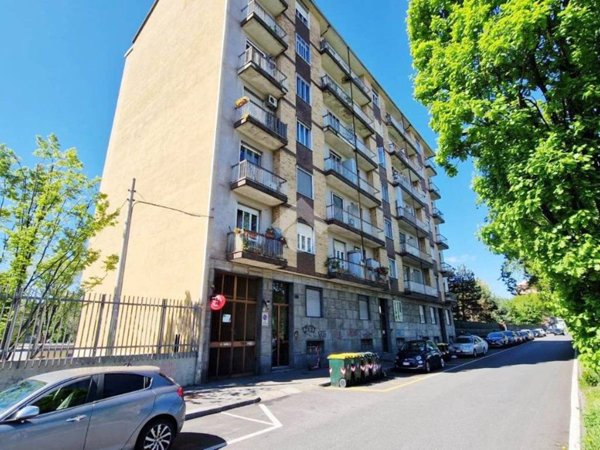 locale commerciale in vendita a Torino in zona Santa Rita