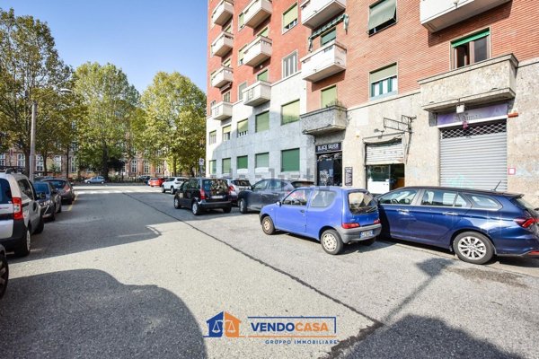 locale commerciale in vendita a Torino in zona Filadelfia