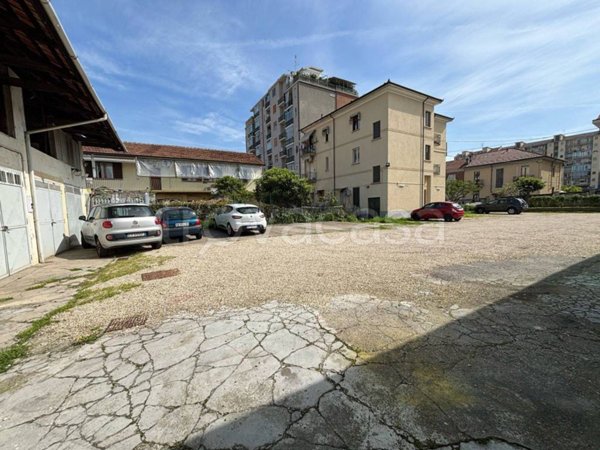 locale di sgombero in vendita a Torino in zona Mirafiori Sud