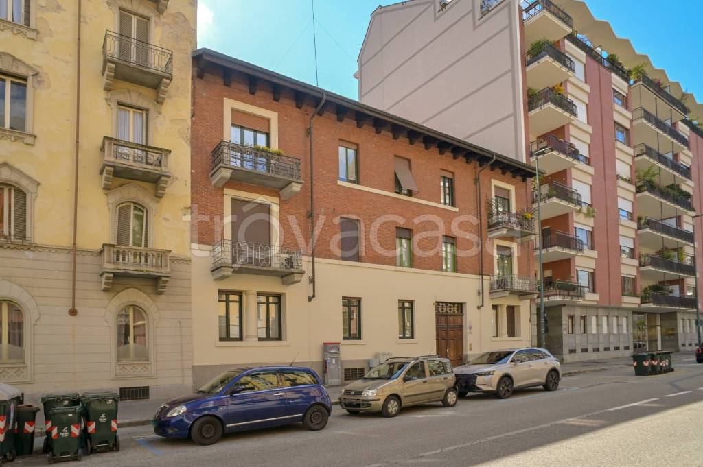 appartamento in vendita a Torino in zona Cit Turin