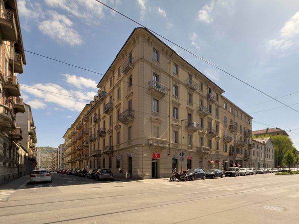 negozio in vendita a Torino in zona San Salvario