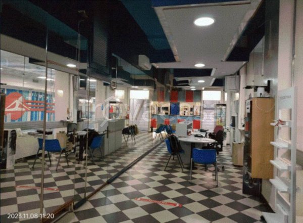 negozio in vendita a Torino in zona Mirafiori Sud