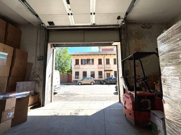 negozio in vendita a Torino in zona Vallette