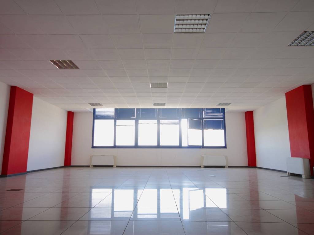 ufficio in vendita a Torino in zona Falchera