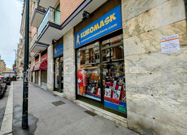 locale commerciale in vendita a Torino in zona Parella
