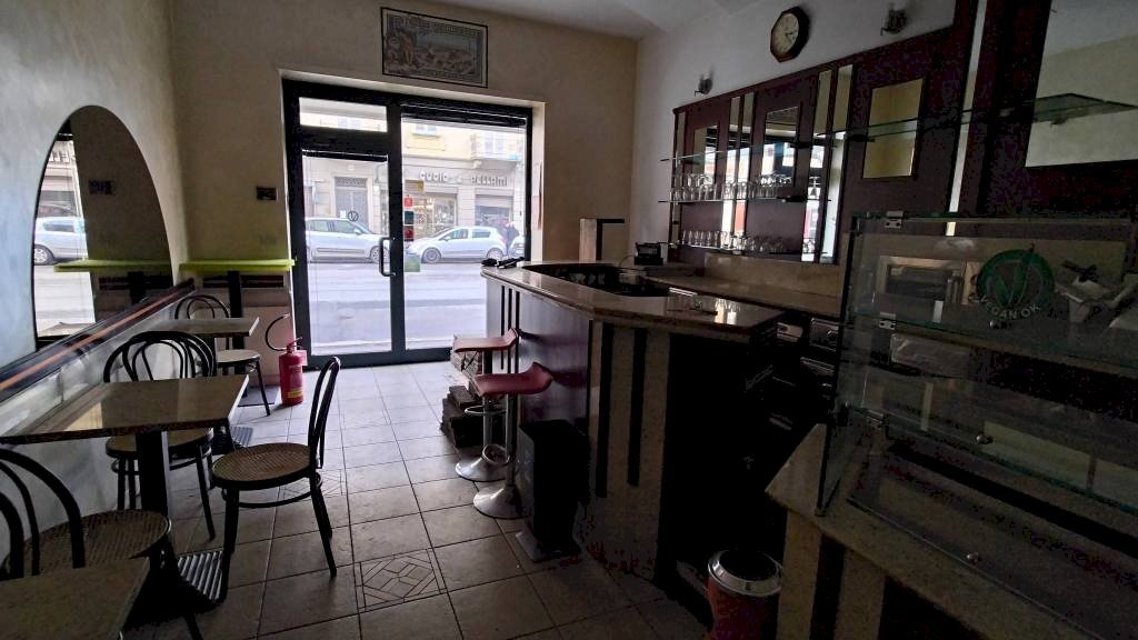 negozio in vendita a Torino in zona Cenisia