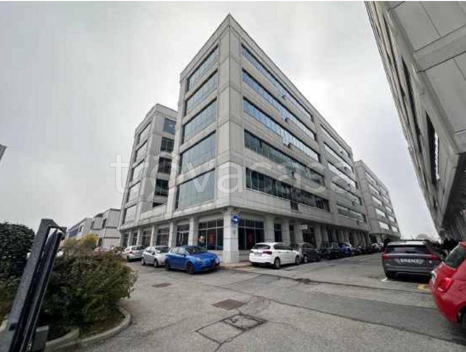 negozio in vendita a Torino in zona Mirafiori Sud