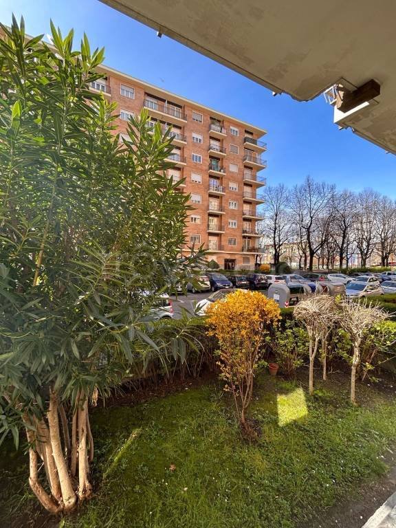 appartamento in vendita a Torino in zona Borgata Vittoria