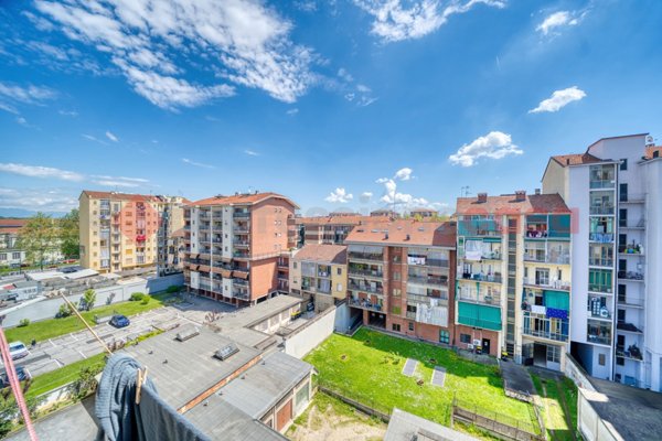 appartamento in vendita a Torino in zona Borgata Vittoria