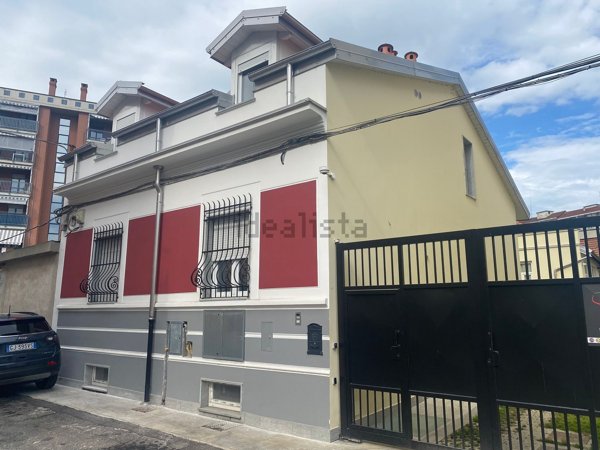 casa indipendente in vendita a Torino in zona Lucento