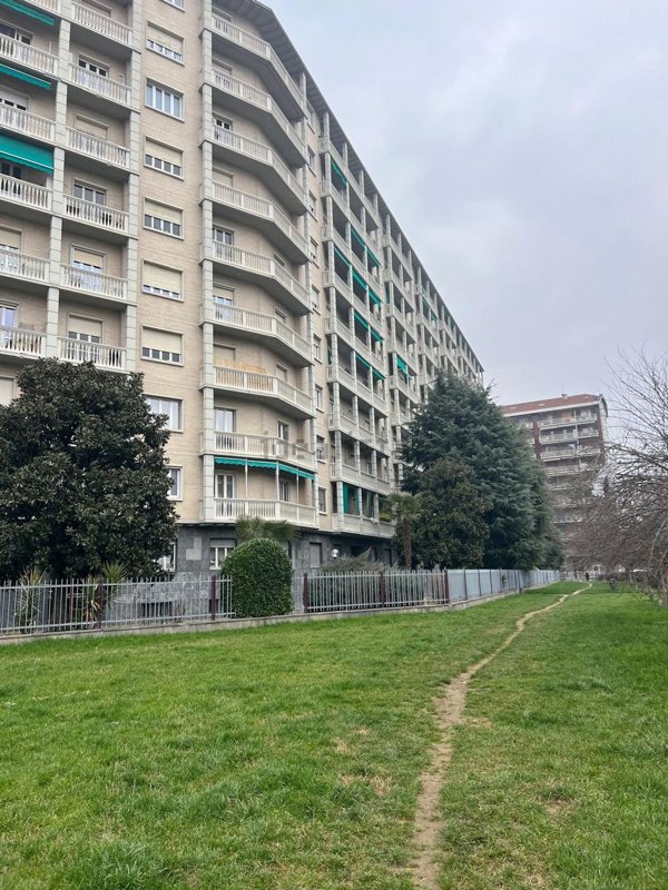 appartamento in vendita a Torino in zona Regio Parco
