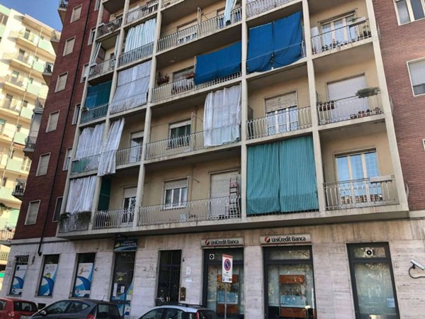 locale commerciale in vendita a Torino in zona Barriera di Milano