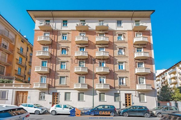 appartamento in vendita a Torino in zona Cenisia