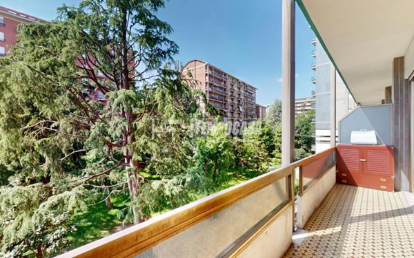 appartamento in vendita a Torino in zona Lingotto