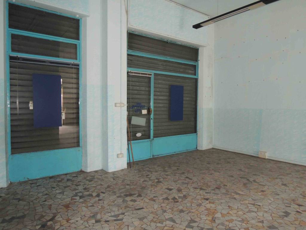 negozio in vendita a Torino in zona Lucento