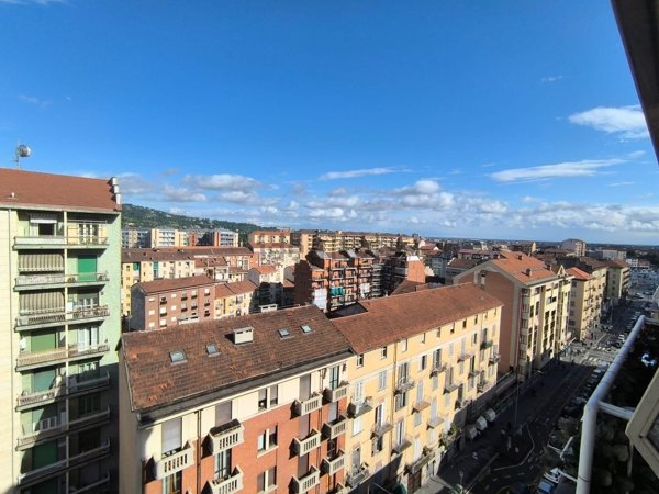 appartamento in vendita a Torino in zona Lingotto